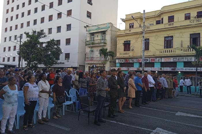 Asiste Presidente Cubano Miguel Díaz -Canel Bermúdez a acto por aniversario 63 del carácter socialista de la Revolución