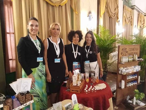 Foto: Portal del Ciudadano de La Habana. Creaciones artesanales de mujeres cubanas para celebrar el cine.