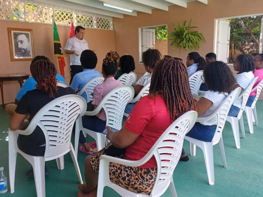 Otorga Cuba once nuevas becas a jóvenes de San Cristóbal y Nieves