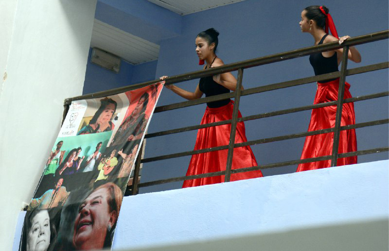 Inició curso en enseñanza artística con tributo a Corina Mestre