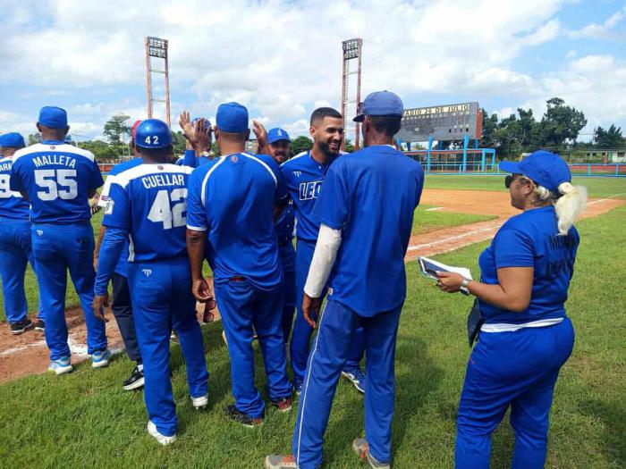 Cazadores y Leones dividen honores en la 64 SNB