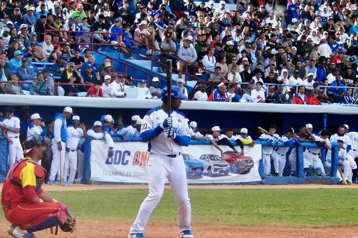 Industriales gana y nivela playoff semifinal frente a los Cocodrilos