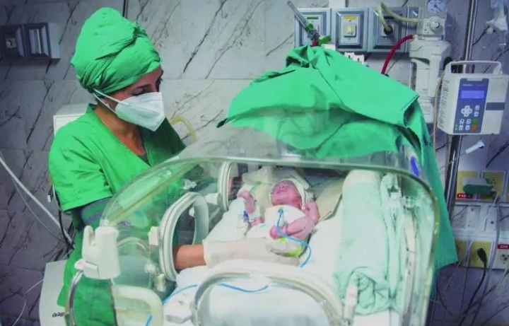 Más de 32 000 embarazadas en riesgo por bloqueo de combustible a Cuba