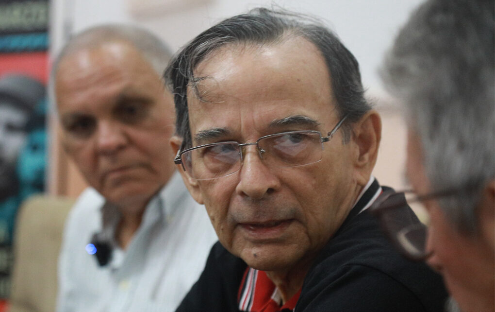 Felicita Miguel Díaz-Canel a Tubal Páez por el Premio Nacional de Periodismo "José Martí"