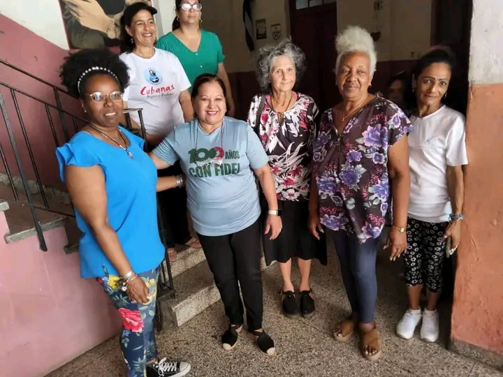"Comunicar con Amor" une a la comunidad de Cayo Hueso en saludo al Día Internacional de la Mujer