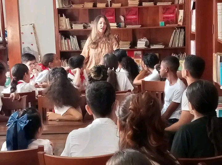 Ministra de Educación dialoga con niños y adolescentes sobre el Código de las infancias y sus derechos