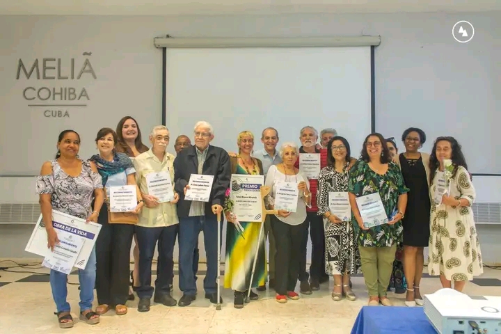 Entregan premios nacionales de Periodismo Científico