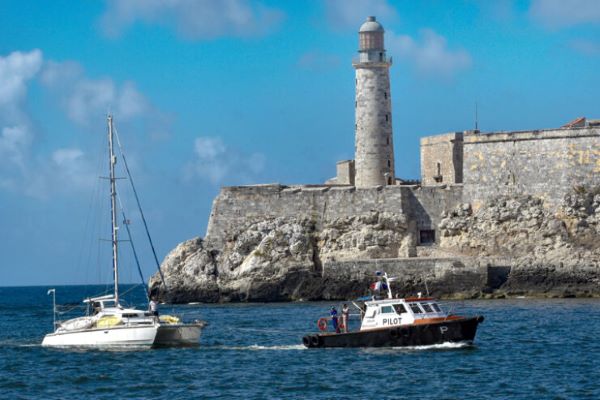 Arriban los dos veleros del convoy Nuestra América a la bahía de La Habana (+Fotos)