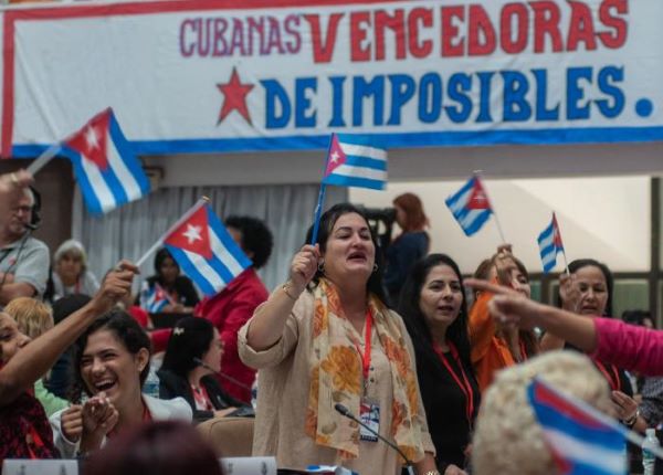 Unidas en su lucha contra el bloqueo, las cubanas rinden tributo a Vilma Espín