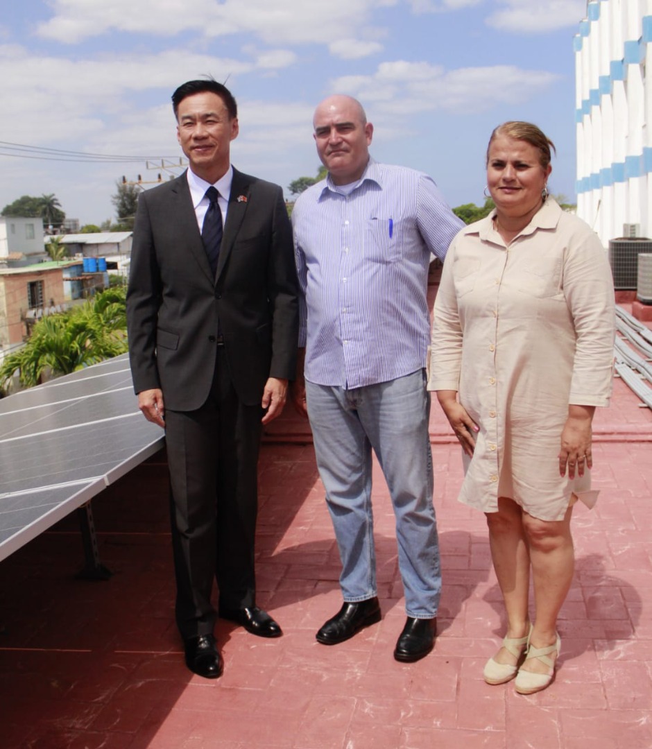 China dona paneles fotovoltaicos a Aguas de La Habana para reforzar el suministro de agua en la capital