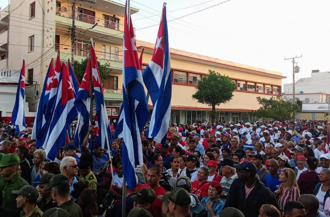Cuba reafirma su compromiso socialista y antimperialista en masiva movilización por el aniversario 65 de la proclamación del carácter socialista de la Revolución