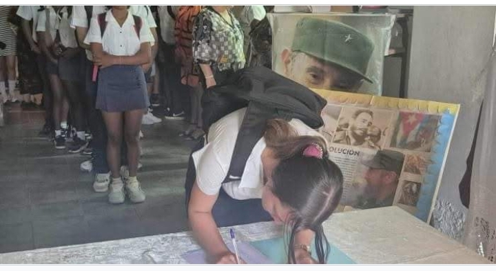 Estudiantes y profesores de La Habana se unen a “Mi firma por la Patria” en rechazo al bloqueo