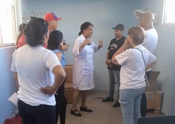 Inés María Chapman constata avances en proyectos de energías renovables y movilidad eléctrica en Correos Habana Este