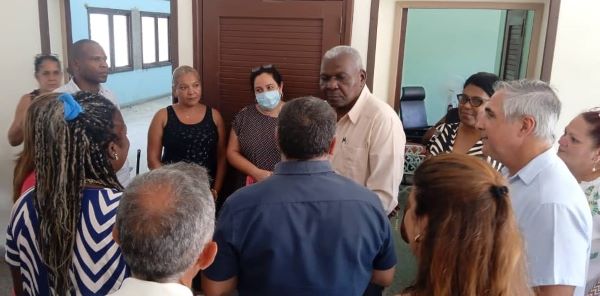 Presidente del Parlamento cubano visita en la capital varios sitios de interés social