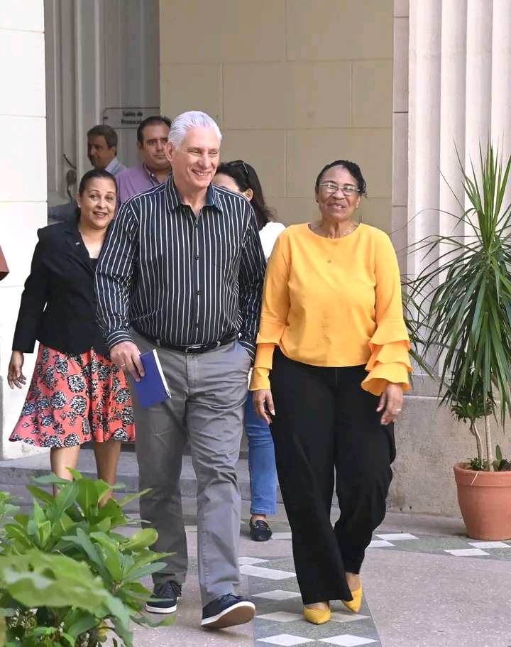 Universidad de La Habana presenta proyectos de inteligencia artificial al presidente: salud, energía y transporte en desarrollo