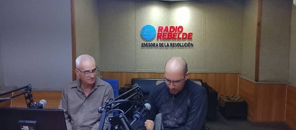 Luis Perdomo Roque, director de la Gaceta Oficial de la República de Cuba, es entrevistado en el programa “Haciendo Radio” de Radio Rebelde. Foto: Portal del Ciudadano de La Habana Luis Perdomo Roque, director de la Gaceta Oficial de la República de Cuba, es entrevistado en el programa “Haciendo Radio” de Radio Rebelde. Foto: Portal del Ciudadano de La Habana