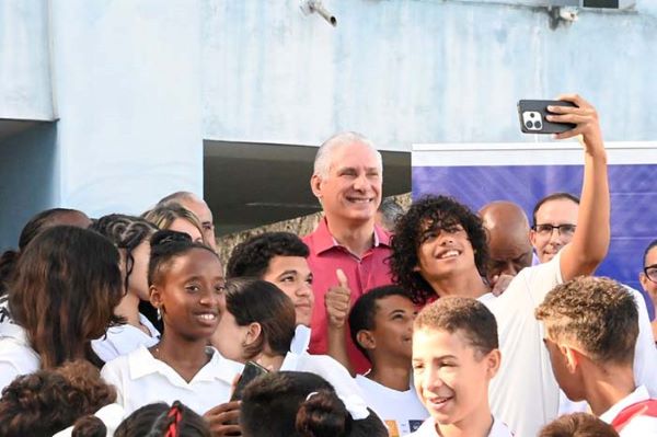 Díaz-Canel visita la UCI y destaca Proyecto Pionero