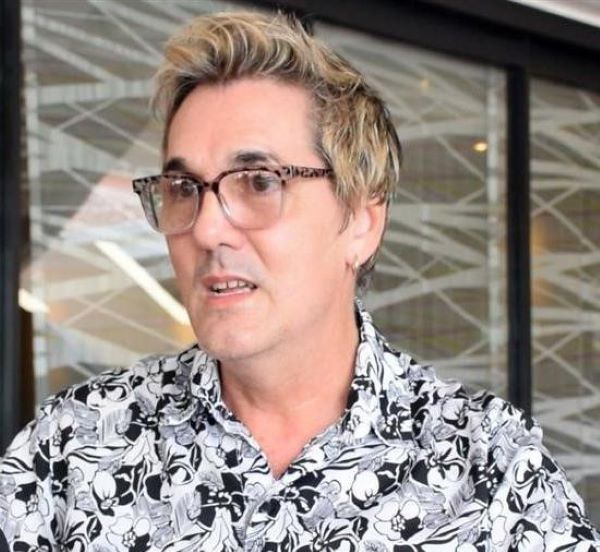 Mario Freixas presenta en La Habana su más reciente colección "Únete a mi verano"