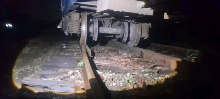 Accidente ferroviario en Las Tunas: se descarrilan 5 vagones del tren Santiago-La Habana sin reporte de víctimas
