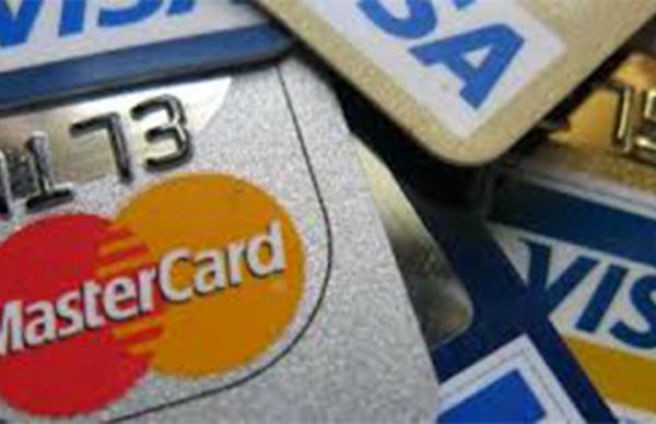 Informa Banco Central de Cuba interrupción de procesamiento de tarjetas Visa y Mastercard