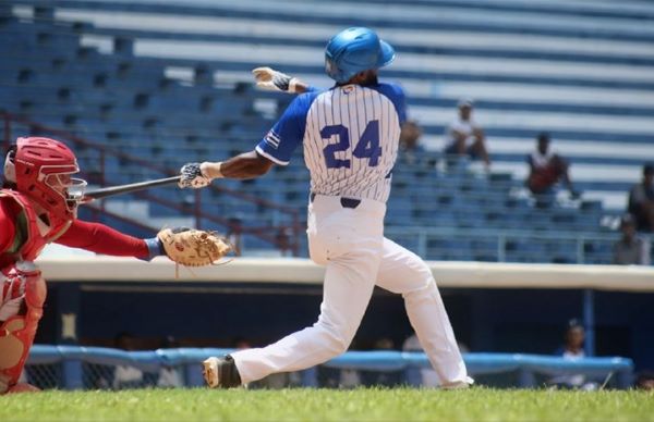 Industriales gana 4-3 a Las Tunas y marca distancias en la Liga Élite del Béisbol Cubano