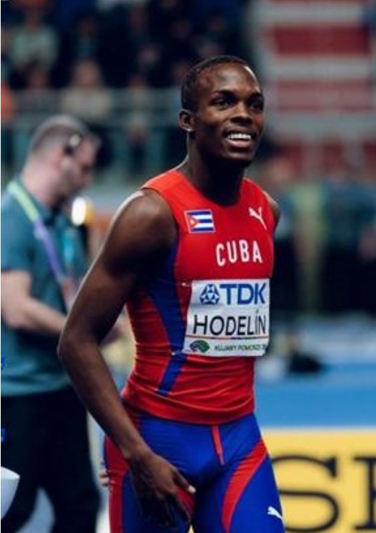 Jorge Hodelín se agiganta: nuevo récord del mundo juvenil en salto largo