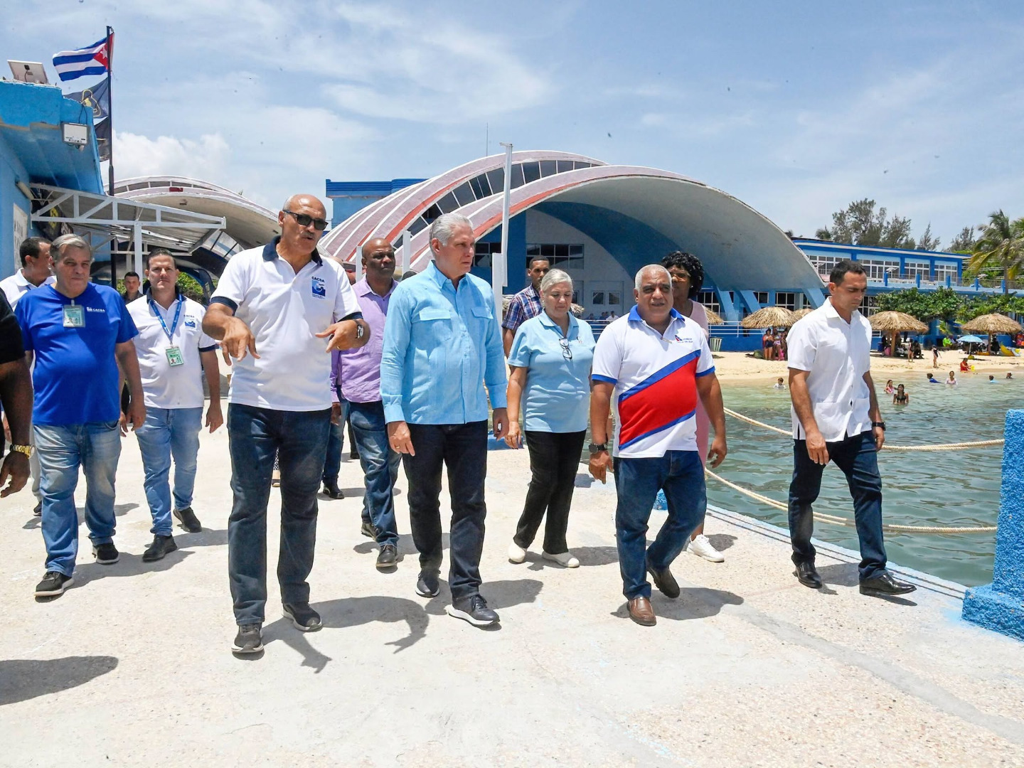 El presidente Miguel Díaz-Canel visita el renovado Círculo Social Obrero Félix Elmusa”