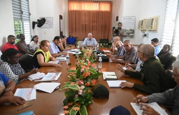 Presidente Díaz-Canel supervisa gestión en dos municipios habaneros