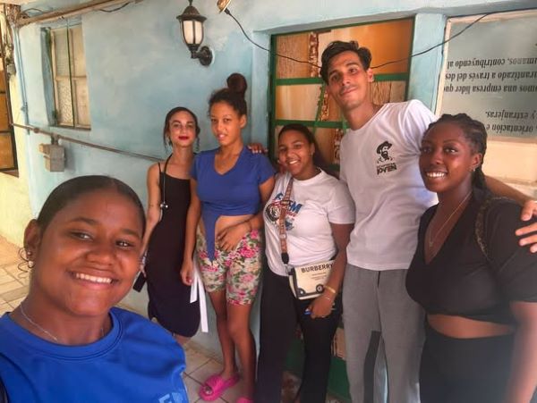 Integrantes de la Red Juvenil Comunitaria visitan a futuras madres en Consejo Popular El Carmelo