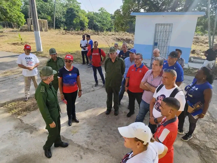 Recorre Inés María Chapman sistema de abasto Paso Seco-Güinera en Arroyo Naranjo