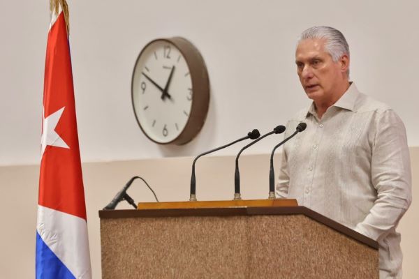 Presidente cubano califica al bloqueo impuesto por Estados Unidos como política criminal y fascista