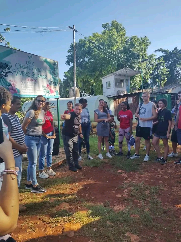 Jóvenes alemanes y cubanos unen fuerzas en La Habana del Este en homenaje al Centenario de Fidel