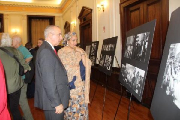 Conmemora Cuba el centenario del Comandante en Jefe Fidel Castro con exposición fotográfica en Nueva York