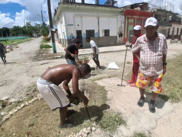 Vecinos de la circunscripción 66 protagonizan jornada de embellecimiento en calle Milagros
