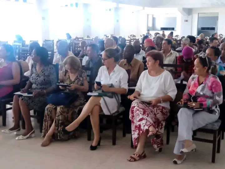 Asamblea Municipal de Playa aprueba a William García como intendente y analiza el curso escolar