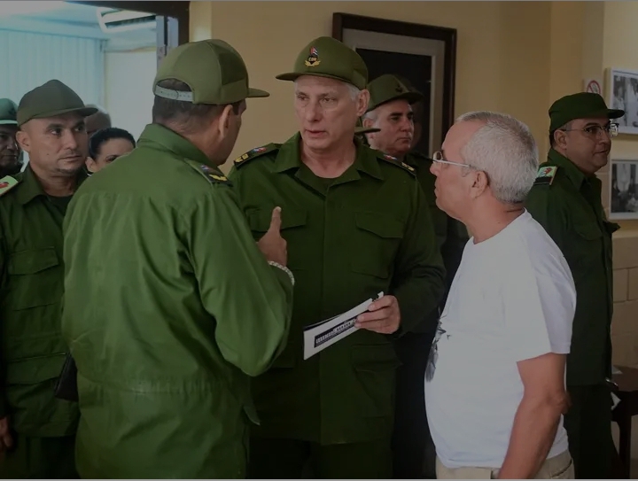 El presidente Miguel Díaz-Canel chequea en Plaza de la Revolución las prioridades de defensa y economía
