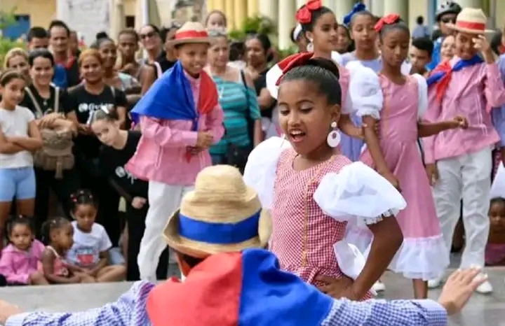 Una fiesta sociocultural donde los abuelos son los verdaderos protagonistas