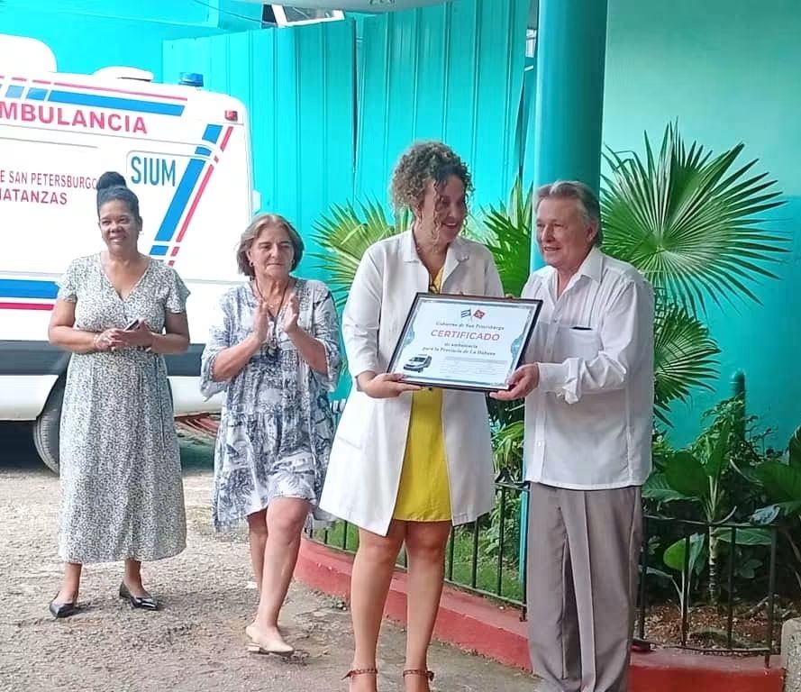 La Embajada de Rusia en Cuba entrega ambulancias a varias provincias, entre ellas La Habana
