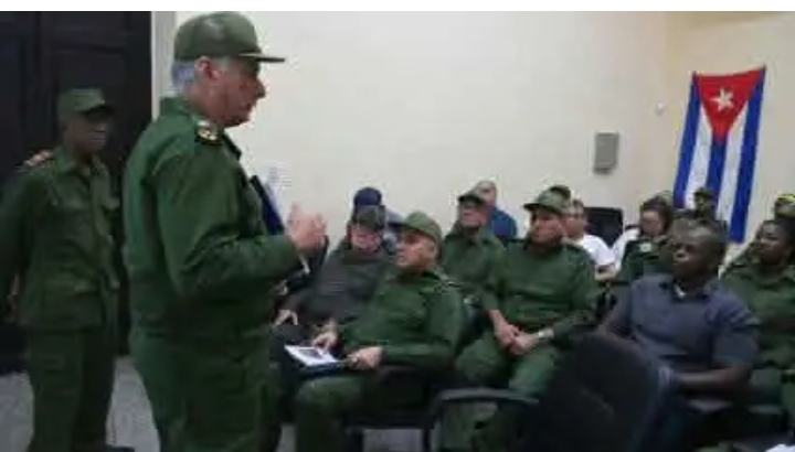 Díaz-Canel chequea en Los Sitios consolidación de la defensa y atención social en tiempo de paz