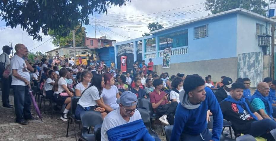 Barrio debate en Arroyo Naranjo abordó riesgos del consumo de drogas