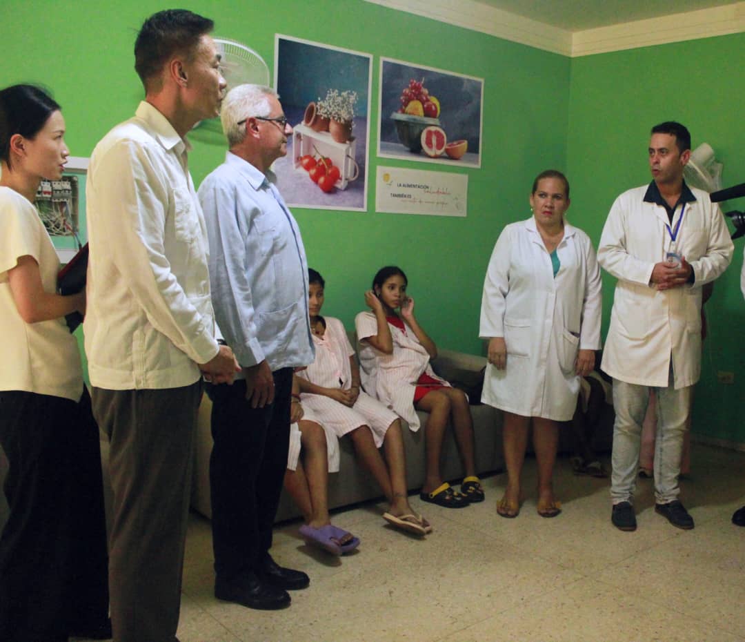 Embajada de China en Cuba entrega donativo a instituciones y personas vulnerables de Playa