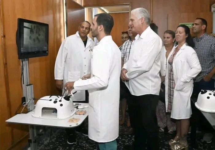 Díaz-Canel recorre el William Soler y chequea el abasto de agua en La Habana