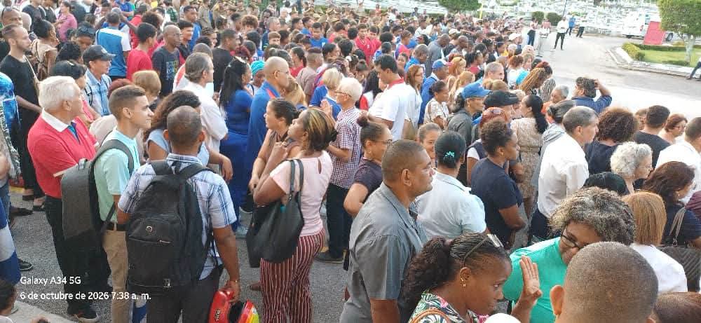 Cubanos homenajean a hermanos caídos 